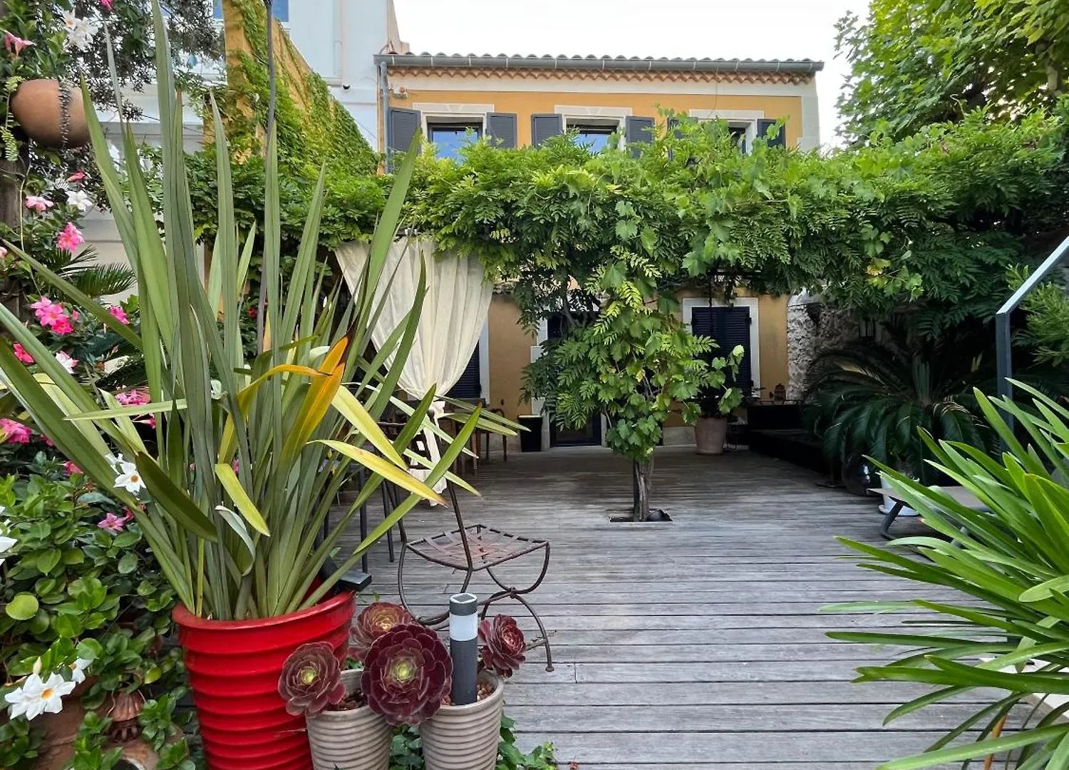 L'Oasis Villa Marseille 0*,